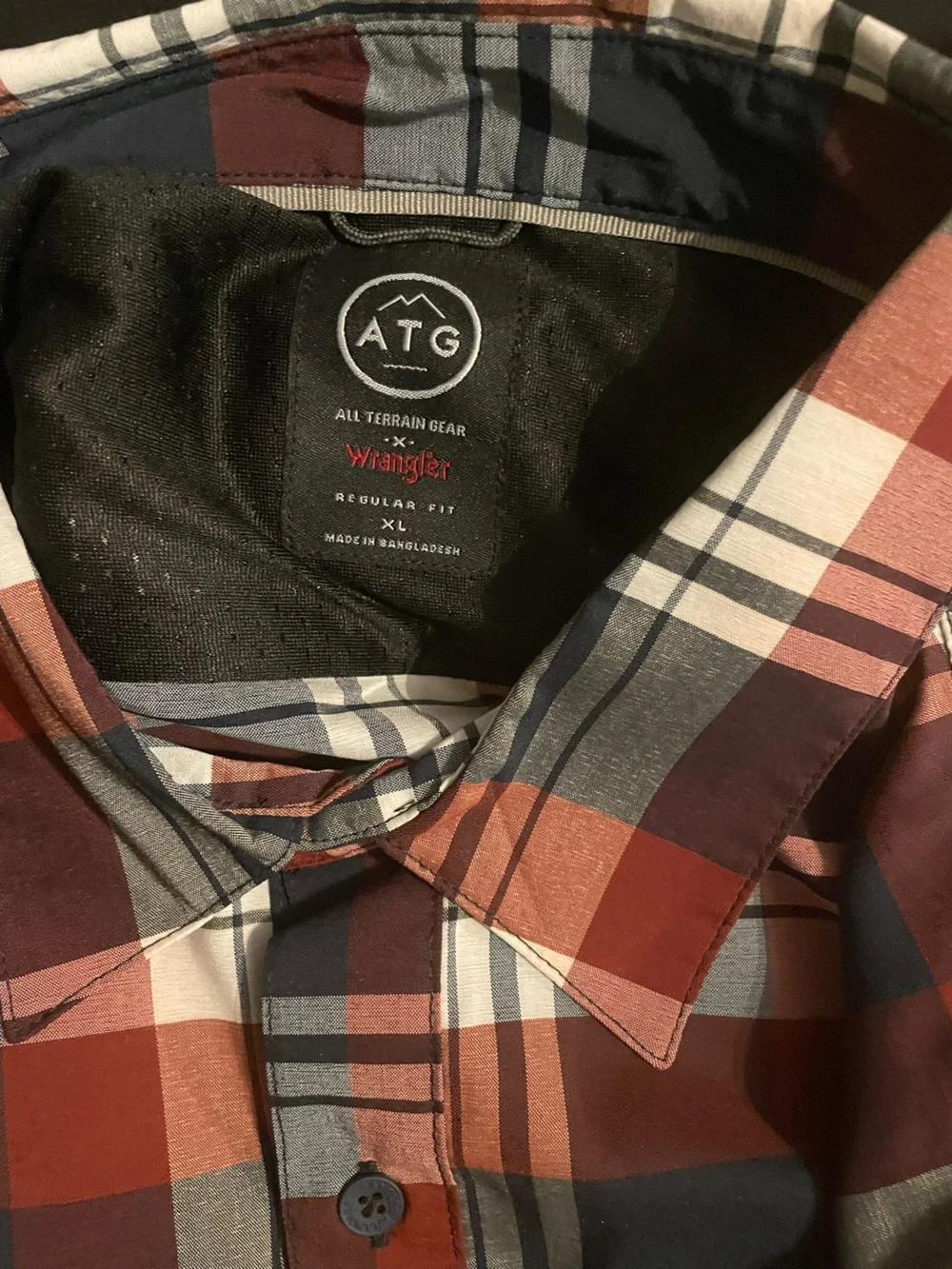 Wrangler ATG Plaid Button Up Shirt Men’s Size XL Navy Maroon Hike to Fish UPF 30